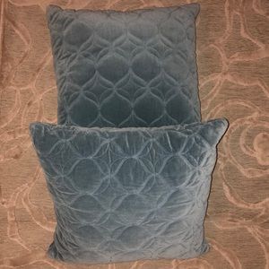 NWOT🌷THRESHOLD🌷Blue velvet square accent pillows